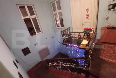 Casă cu 5 camere cu Garaj în Central - 5