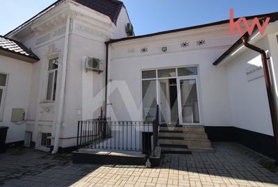 Casa demisol, parter, mansarda, langa Muzeul Olteniei, teren 418 mp, 12 camere - 17