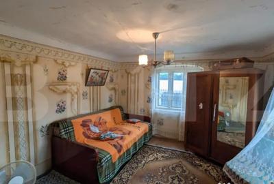 Casă cu 3 camere cu Teren 2540 Mp în Central - 2