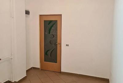 Spațiu comercial, de 80 mp, în Central - 7