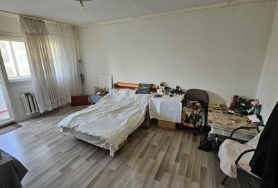 Apartament 3 camere-decomandat-zona Gorjului