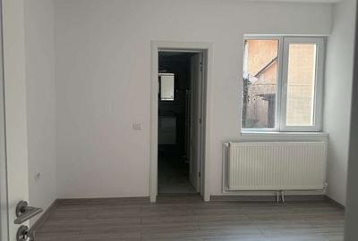 Casă cu 3 camere cu Teren 500 Mp în Central - 1
