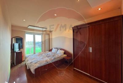 Apartament cu 3 camere, mobilat în Polivalentă