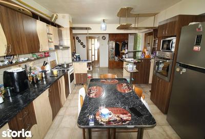 Apartament cu 4 camere decomandat în Central - 11