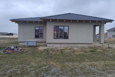 Casă cu 4 camere în Centura - 1