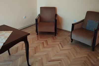 Apartament 3 camere partial mobilat, decomandat, et. 1/4 cu CT, zona Scoala 7 . - 4