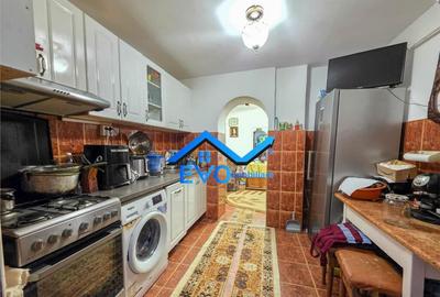 Apartament cu 3 camere, decomandat, parter, zona Frumoasa , - 1
