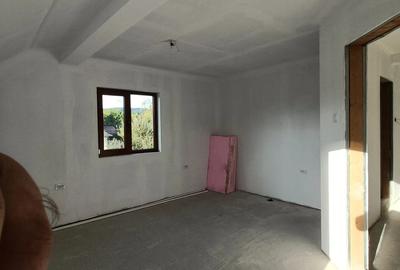 Casă cu 4 camere cu Teren 500 Mp în Brebu - 10