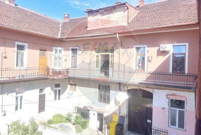 Casă cu 8 camere cu Teren 500 Mp în Lugoj