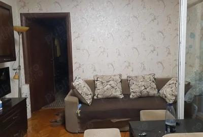 Apartament cu 3 camere semidecomandat în Berceni - 1