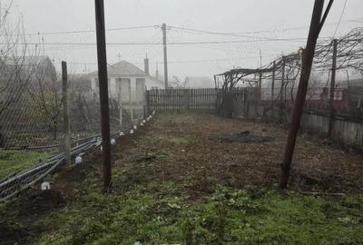 Casă cu Teren 1140 Mp în Străjescu