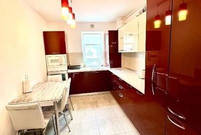 Apartament cu 3 camere decomandat în Tractorul - 1