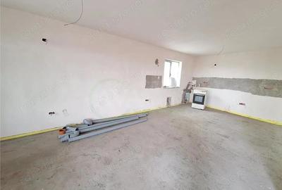 Casă cu 3 camere cu Teren 300 Mp în Central - 2