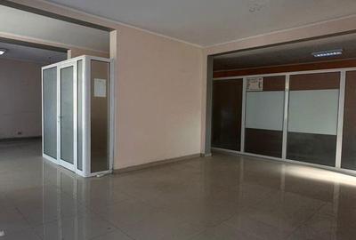 Spațiu comercial, de 110 mp, în Mazepa 2 - 5