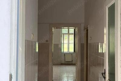 Casa cu 10 camere, 7 bai, ultracentral , Republicii , Oradea. - 6