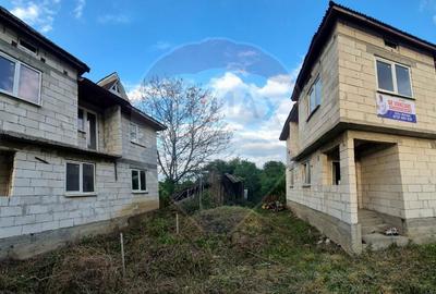Casă cu 7 camere cu Teren 3650 Mp în Central - 2
