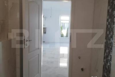 Apartament cu 3 camere decomandat, mobilat în Tractorul - 11