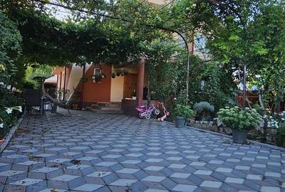 Casă cu 4 camere în Central - 1
