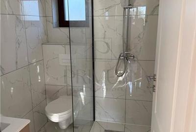 Casă individuală cu 4 camere cu Canalizare în Utvin