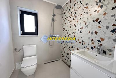 Casă individuală cu 3 camere cu Teren 380 Mp în Est - 2