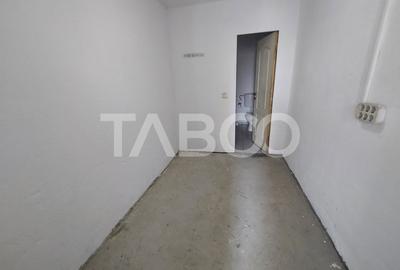 Spatiu comercial de inchiriat 370 mpu curte privata 1500 mp usi garaj - 3