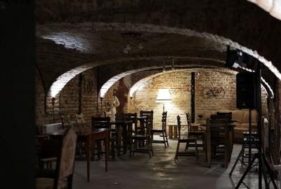 Închiriez demisol în Arad - 1