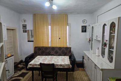 Casă cu 3 camere în Central - 1