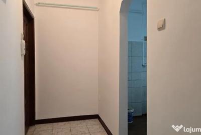 Apartament cu 2 camere semidecomandat în Progresul - 11