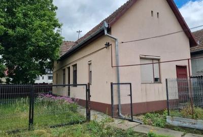 Teren generos 1411 mp cu casa veche si utilitati in centrul Apahidei - 4