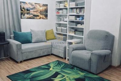 Apartament cu 3 camere semidecomandat, mobilat în Central