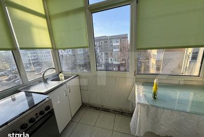 Apartament cu 3 camere decomandat în Micro 6 - 3