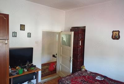 Casă cu 5 camere cu Teren 254 Mp în Hunedoara - 2