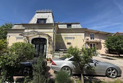 Casă cu 8 camere cu Teren 400 Mp în Central - 1
