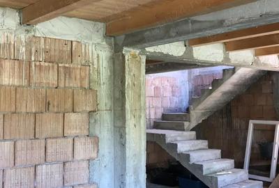 Casă cu 4 camere cu Teren 5000 Mp în Central - 9