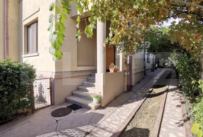 Casă individuală cu 9 camere cu Teren 416 Mp în Central - 2