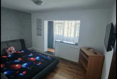 Apartament cu 3 camere decomandat în Central - 2
