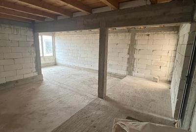 Casă cu 4 camere cu Teren 895 Mp în Vadu Pașii - 1