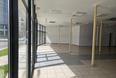 Spațiu comercial, de 320 mp, în Central - 3