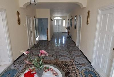 Casă cu 11 camere cu Teren 731 Mp în Sud - 8