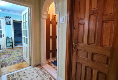 Apartament cu 3 camere semidecomandat, mobilat în Țiglina 2 - 12