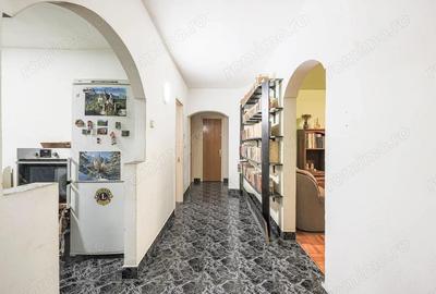 Apartament cu 5 camere decomandat, mobilat în Micălaca - 1