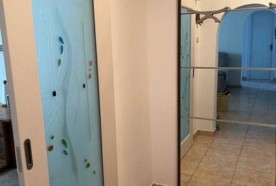 Apartament cu 2 camere semidecomandat în Micro 6