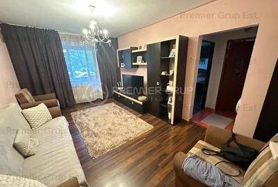 Apartament cu 3 camere semidecomandat, mobilat în Podu Roș