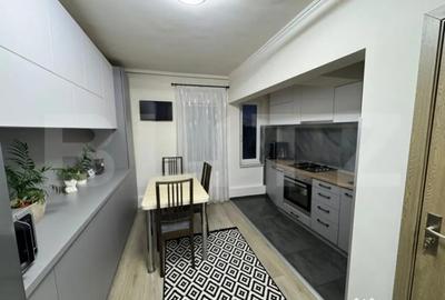 Apartament cu 3 camere decomandat, mobilat în Central