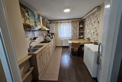 Apartament cu 3 camere decomandat, mobilat în Lipovei - 2
