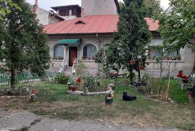 Vand casa cu teren, Campulung-Muscel, central, vizavi de pia?a, 140.000 - 2