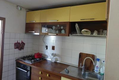 Apartament cu 3 camere decomandat în E3