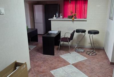 Apartament cu 3 camere decomandat în Basarab - 1