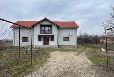 Casă individuală cu 5 camere cu Teren 1570 Mp în Est - 1