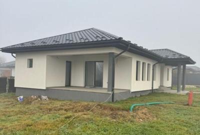 Casa individuala de vanzare 131 mp construi?i, teren - 1